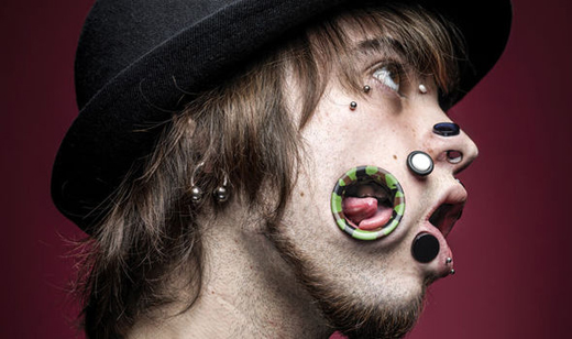 Man addicted to disturbing flesh tunnels spends 4 000 tearing